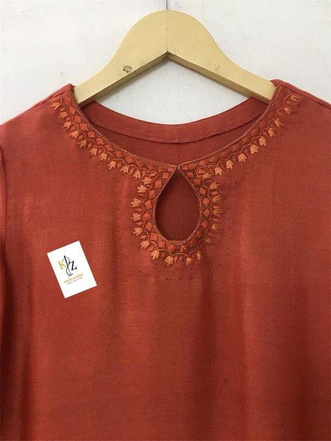 Simple Karhai Designs For Women, Simple Hand Embroidery Designs For Kurti Neck, Simple Handwork On Kurti, Shawl Embroidery, Embroidery Quotes, Drawing Embroidery, Quotes Embroidery, Tshirt Embroidery, Bracelet Embroidery