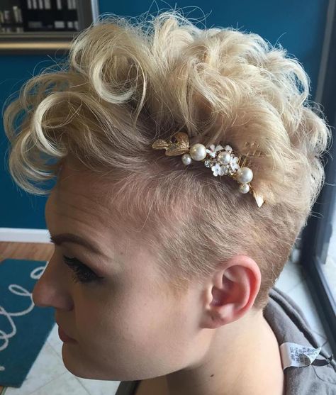 Short Curly Wedding Hairstyle Curly Mohawk Hairstyles, Glamorous Wedding Hair, Formal Hairstyles For Short Hair, Wedding Haircut, Unique Wedding Hairstyles, Curly Mohawk, Stylish Short Haircuts, Curly Wedding Hair, Elegant Wedding Hair