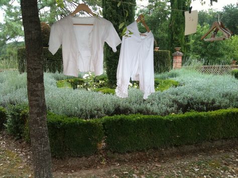 Linens at the chateau Somewhere In Northern Italy 1983, Arte Indie, Cottagecore Aesthetic, Italian Summer, Northern Italy, Jolie Photo, Green Aesthetic, Country Life, Summer Aesthetic