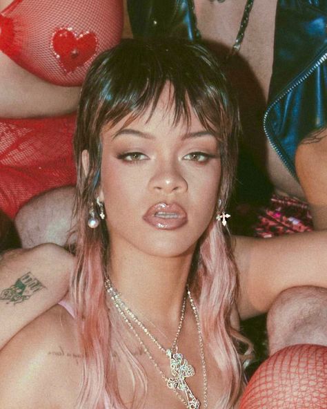 Rihanna Natural Hair, Rihanna Short Hair, Mullet Wig, Rihanna Hairstyles, Light Pink Hair, Bad Gal, Savage X Fenty, Favorite Hairstyles, Mullet Hairstyle