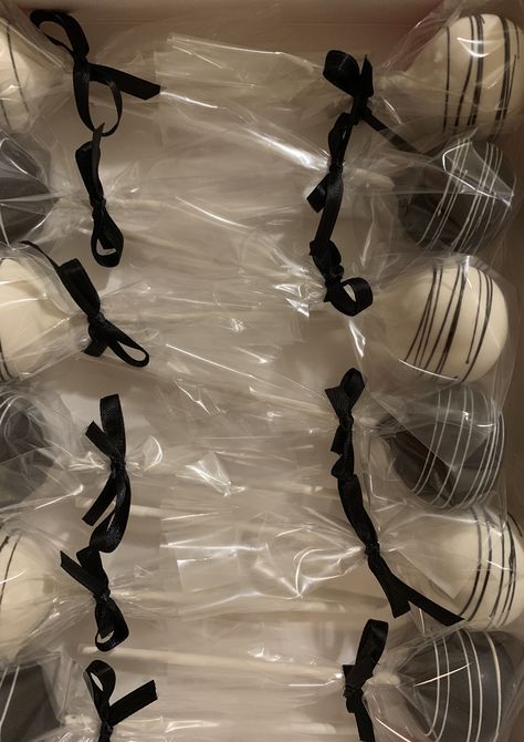 Simple black and white cake pops Black And White Cake Pops Ideas, Cake Pops Black And White, Black White Dessert Table, Black And White Treats Table, Black And White Party Food Ideas, All Black Dessert Table, 18th Birthday Party Ideas Black And White, Black And White Birthday Party Ideas Decoration, Black And White Birthday Aesthetic