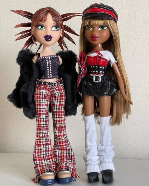 Space Princess Outfit, Bratz Plaid Skirt, Bratz Skirt Outfit, Bratz Style Outfit, Bratz Rock Angelz Outfits, Bratz Doll Fashion, Bratz Fits, Bratz Aesthetic Outfit, Bratz Halloween