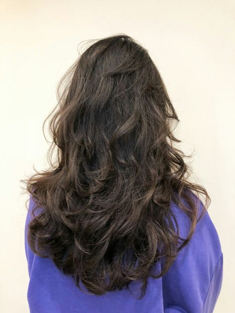 Thick Wavy Hair With Layers, Wavy Haircut Ideas Medium, Xl Haircut Long Hair, Xl Haircut, Lose Perm, Perm Layered Hair, Layered Perm, Pelo Ondulado Natural, Naturally Wavy Hair Cuts