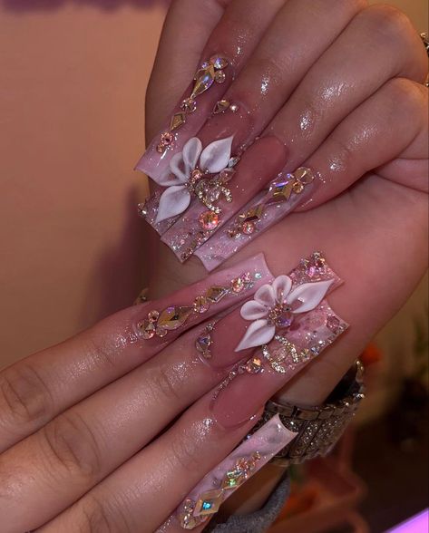 Pearl French Tips, French Tips Pink, Nail Design 2023, Sweet 16 Nails, Press On Nails White, Fall Nail Design, Quince Nails, Fye Nails, Quinceanera Nails