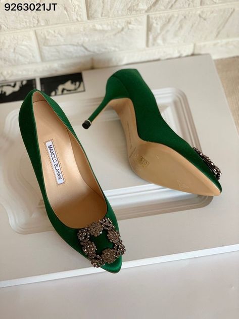 Green High Heels Outfit, Manolo Blahnik Hangisi Outfit, Malono Blahnik, Enchanted Shoes, Green Manolo Blahnik, Manolo Blahnik Wedding Shoes, Manolo Blahnik Green, Luxury Wishlist, Wishlist 2022