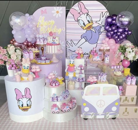 Daisy Duck Party, Pata Daisy, 1 Year Birthday Party Ideas, Birthday Theme Decoration, Minnie Mouse Birthday Invitations, Daisy Baby Shower, Duck Party, Girl Shower Themes, 2nd Birthday Party For Girl