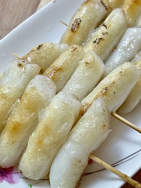 Honey Rice Cake, Honey Butter Sauce, Stick Rice, Japanese Rice Cake, Grilled Rice, Korean Rice Cake, Rice Cake Recipes, Love Korean, Appetizers For A Crowd