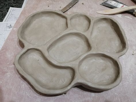 Clay Platters Trays, Platter Ceramic Ideas, Clay Snack Plate, Ceramic Compartment Plate, Hand Built Platter, Clay Serving Platters, Ceramic Platter Ideas, Clay Charcuterie Board Diy, Ceramic Snack Plate