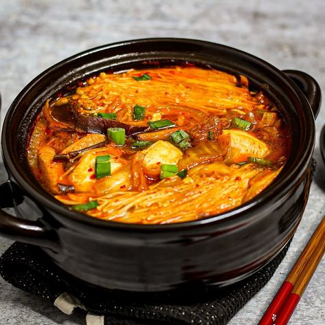 Vegan Soondubu Jjigae, Vegan Korean Food, Soondubu Jjigae, Kimchi Stew, Hot Soup, Gluten Free Cooking, Food Obsession, Food Illustrations, Korean Food