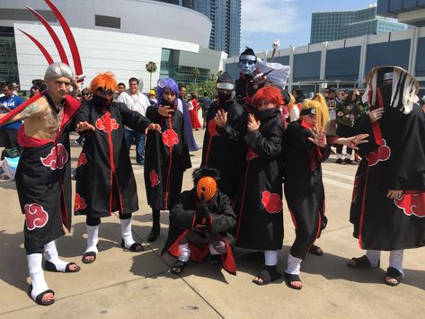 Akatsuki cosplay | Anime Expo 2018 Akatsuki Halloween Costume, Akatsuki Costume, Akatsuki Cosplay, Anime Cake, Naruto And Sasuke Wallpaper, Holloween Costume, Vampire Art, Anime Expo, Naruto Cosplay