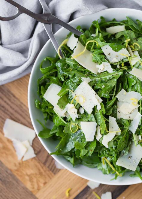 Arugula's peppery bite is enhanced by a simple lemon vinaigrette and mellowed with aged Parmesan cheese in this classic Italian arugula salad recipe. Salad Lunch Recipes, Parmesan Salad, Arugula Salad Recipes, Marinated Lamb, Salad Lunch, Ditalini Pasta, Sliced Pears, Croutons Homemade, Ambrosia Salad