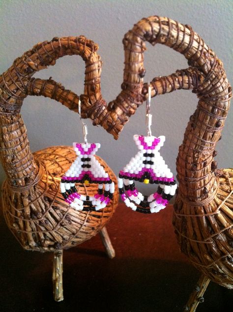 Teepee Earrings Tipi Earrings, Native American Beadwork Earrings, Native Earrings, Beaded Patterns, Loom Projects, Native Beading, Stitch Earrings, Native Crafts, Native Beading Patterns