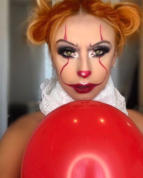 Women Pennywise Makeup, It Face Makeup Clown, Carnevil Clown Makeup, Pennywise Inspired Outfit, Womans Scary Clown Makeup, Glam Pennywise Makeup, Penny Wise Halloween Makeup, Easy Penny Wise Makeup, Simple Pennywise Makeup