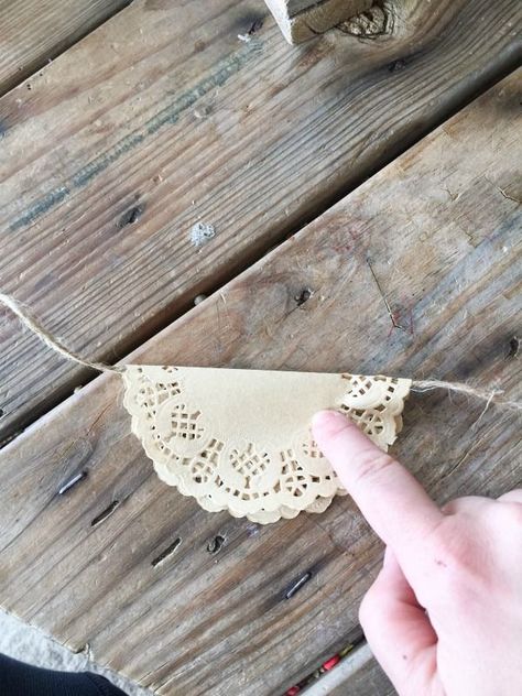 DIY Doily Garland | 10 Minute DIYs | Twelve On Main | Bloglovin’ Doily Garland Diy, Doily Garland, Diy Doily, Doily Crafts, Creative Gift Wraps, Gift Wraps, Bride Of Christ, Diy Garland, Party Stuff