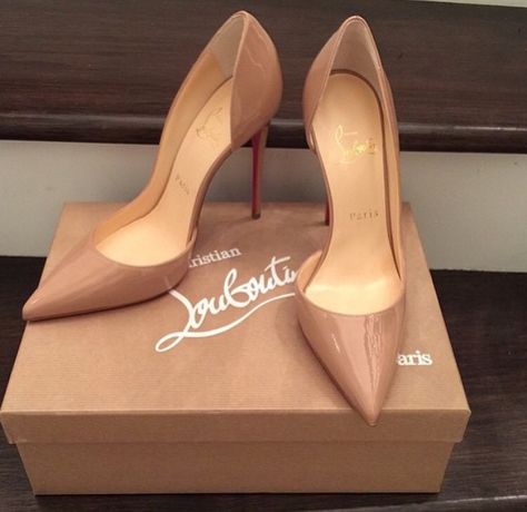 Nude Louboutin Heels Outfit, Nude Louboutin Heels, Louboutin Heels Outfit, Mexican Shoes, Shoes Heels Classy, Red Louboutin, Heels Classy, Louboutin Heels, Nude Shoes