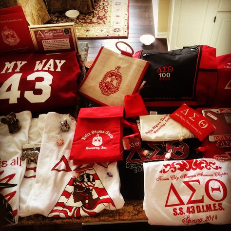 Delta Sigma Theta gifts galore! OO~OOP Delta Sigma Theta Probate, Probate Gifts, Sorority Baskets, Theta Crafts, Celebration Activities, Black Fraternities, Delta Sigma Theta Gifts, Red Stuff, Sorority Ideas