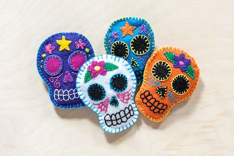 DIY: Felt Sugar Skull Sachets Sugar Skull Diy, Felt Skull, Mexican Crafts, Day Of The Dead Skull, Sachet Bags, Felt Halloween, Felt Sheets, Sugar Skulls, Easy Crafts For Kids