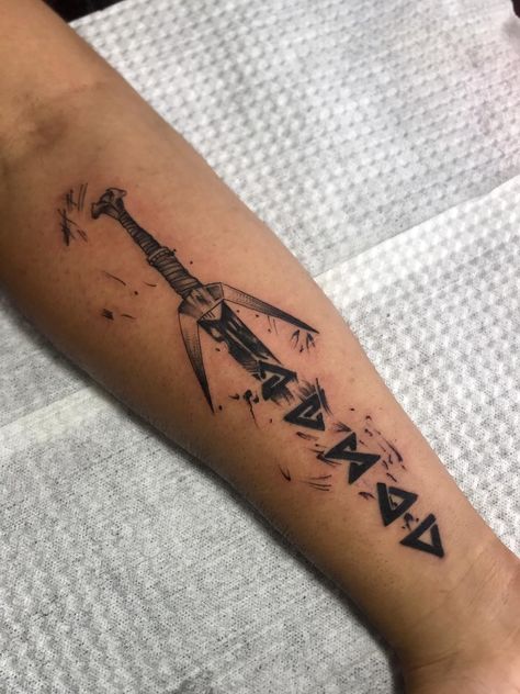 The Witcher Swords Tattoo, The Witcher Tattoo Design, Geralt Of Rivia Tattoo, Witcher 3 Tattoo, The Witcher Tattoo Ideas, Witcher Tattoo Ideas, Minecraft Tattoo Ideas, Tattoo Concept Art, Witcher Tattoos