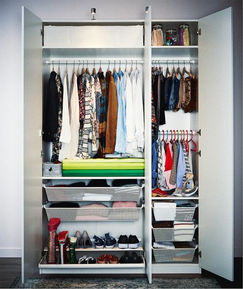 Ways to organize your wardrobe based on who you are - IKEA How To Organize Your Closet, Ikea Interior, Packing Wardrobe, When To Let Go, Organize Your Closet, Aged Clothing, Ikea Wardrobe, Skirt Hangers, Wardrobe Organisation