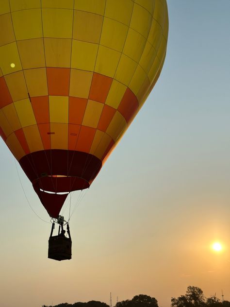 Hot air balloon flight Morning Flight, Balloon Flights, Sunny Morning, Hot Air Balloon, Air Balloon, Hot Air, Flight, Balloons