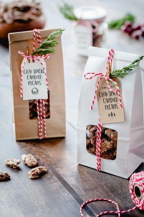 Christmas Bedding Ideas, Pecans Recipes, Door Decorations Christmas, Diy Christmas Door Decorations, Christmas Cookies Packaging, Diy Christmas Door, Christmas Cookies Gift, Baking Packaging, Dessert Packaging