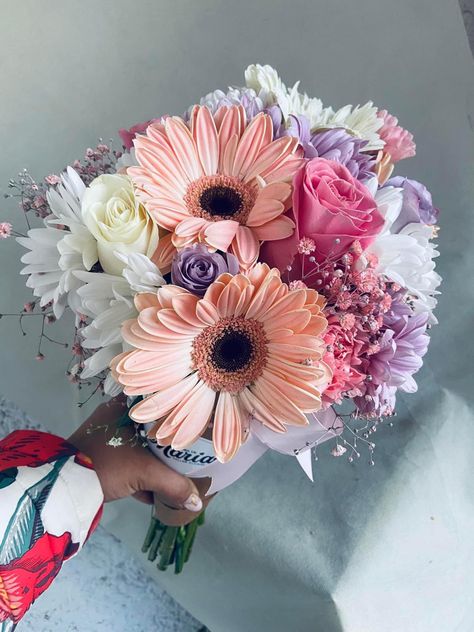 Daisy Flower Bouquet Aesthetic, Ramos Aesthetic, Gerbera Daisy Wedding, Gerbera Daisy Bouquet, Boquette Flowers, Flowers Bouquet Gift, Nothing But Flowers, Flower Therapy, Gerbera Daisy