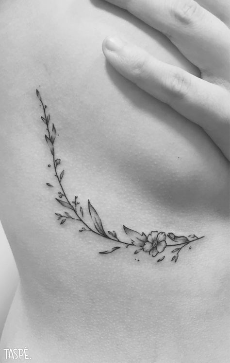 Underboob Tattoo Designs, Simple Flower Tattoo, Scar Tattoo, Underboob Tattoo, Small Girl Tattoos, Girl Flower, Side Tattoos, Flower Black, Elegant Tattoos