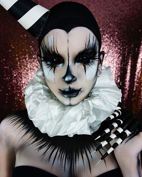 the detail on my ghostly bride 😍 this was definitely my most recreated look this halloween! it was so awesome seeing everyones takes on it… Glam Halloween Party, Michael Hussar, Creepy Clown Makeup, Black And White Clown, Glam Halloween, Clown Halloween Costumes, Gothic Photography, Creepy Halloween Makeup, Creepy Clown