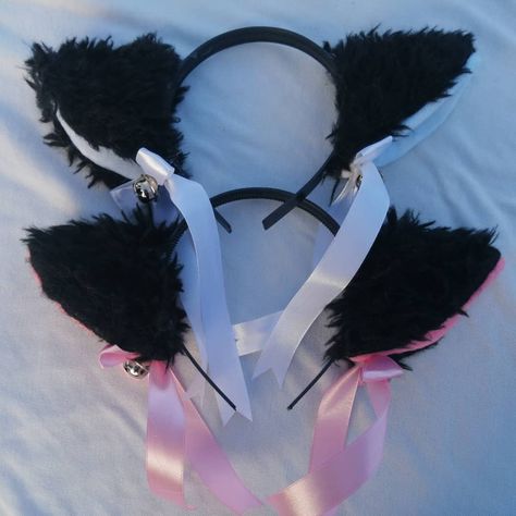 Orejitas de gato negras Precio:₡3000 VENDIDAS... Check more at PrettyTikTok.com Puppy Boy, Emo Stuff, Pet Play, South Park, Festival Bra, Hobbies, Geek Stuff, Cherry, Fox