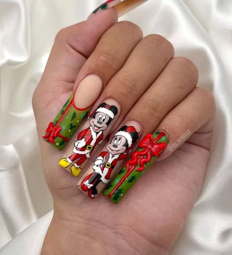 Mickey Mouse Nail Design, Mouse Nail Art, Mickey Costume, Disney Themed Nails, Mickey Mouse Nail Art, Silhouette Nails, Disney Christmas Nails, Disneyland Nails, Mouse Nails