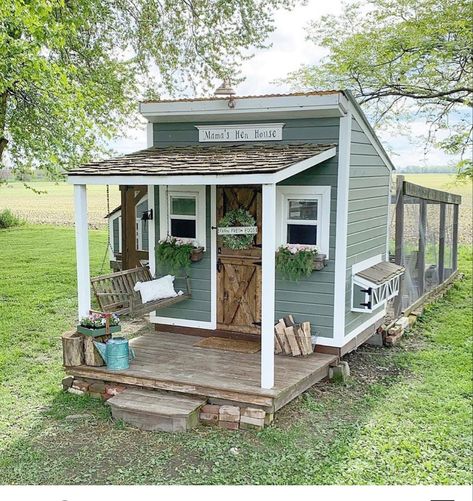 Cute Chicken Coops, Country Cottage Farmhouse, Chicken Coop Garden, Duck Coop, Backyard Chicken Coop Plans, Chicken Coup, Diy Chicken Coop Plans, Backyard Chicken Farming, Coop Design