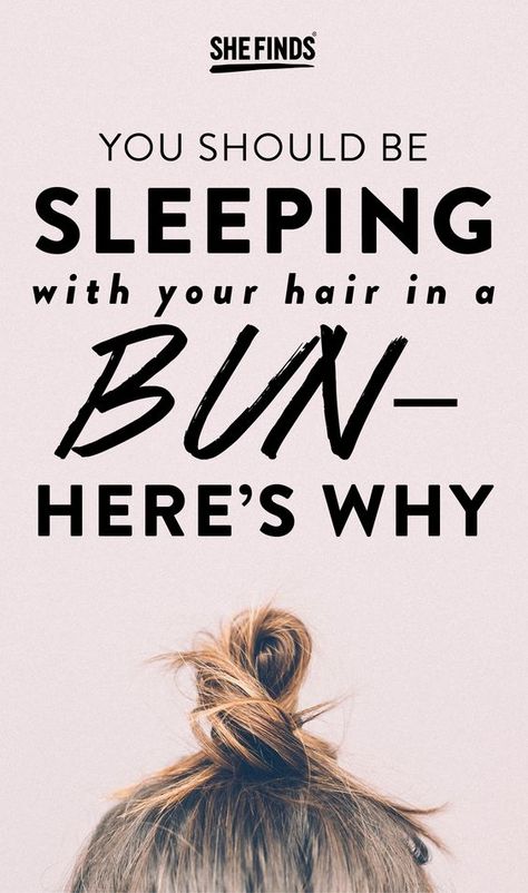 You Should Be Sleeping With Your Hair In A Bun--Here's Why! A little while ago I read that it’s best to sleep in a bun and I was instantly brought back to my middle school days. Here’s the reason why. Sleeping With Long Hair, Hair In A Bun, Sleep Hairstyles, Easy Bun, Layered Hairstyles, Better Version, Hair Remedies, Grunge Hair, Hair Tips