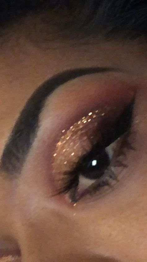 Eyeshadow looks with glitter Eyeshadow Looks With Glitter, Glitter Eyeshadow, Eyeshadow Looks, Makeup Ideas, Eyeliner, Makeup Looks, Glitter, Makeup, Make Up Looks