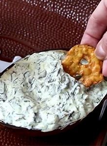 Pretzel Crisps®️️️ with Creamy Spinach Dip - Pretzel Crisps®️️️ Pretzel Crisps Dip, Spinach Cream Cheese, Snack Factory Pretzel Crisps, Recipe With Spinach, Pretzel Chips, Pretzel Thins, Creamy Spinach Dip, Pretzel Crisps, Packaged Snacks