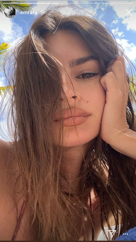 Emrata Instagram, Emily Ratajkowski Outfits, Color Castaño, Miss Independent, Abercrombie Girls, Big Brown Eyes, Smokey Eyeshadow, Emily Ratajkowski, Girls World