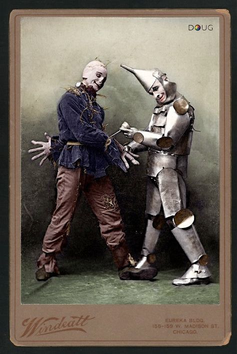 Fred Stone as the Scarecrow, with David Montgomery as the Tin Woodman at the Chicago Premiere of 'The Wizard of Oz' - 1902 Weird Vintage, Land Of Oz, The Wonderful Wizard Of Oz, Tin Man, Yellow Brick Road, The Wizard Of Oz, Rocky Horror, The Wizard, Wizard Of Oz