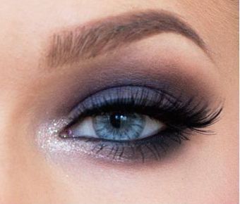 Rich indigo smokey eye Smokey Eye With Color Under Eye, Smokey Eye Blue Eyeshadow, Blue Grey Smokey Eye, Navy And Silver Makeup, Prom Makeup Navy Blue Dress, Midnight Eye Makeup, Smokey Blue Eye Makeup, Smokey Blue Eyeshadow, Pr Outfits