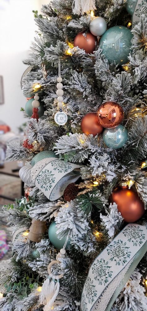 Teal Green Christmas Tree, Teal And Green Christmas Tree, Flocked Christmas Tree Color Schemes, Christmas Tree Ornaments Color Scheme, Rose Gold And Sage Green Christmas Tree, Teal Gold Christmas Tree, Teal And Rust Christmas Tree, Christmas Tree Themes Colors 2023, Christmas Tree Theme Ideas Color Schemes