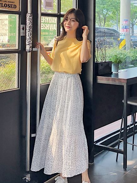 Outfit Ideas Korean Skirts, Korean Clothes, Long Skirt Fashion, Long Skirt Outfits, Yellow Shirt, Long Skirts For Women, Korean Fashion Trends, Fashion Attire, Looks Style