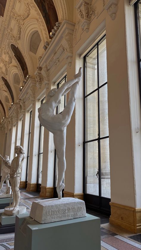 Petit Palais Attractive Poses, Paris Sculpture, Dance Sculpture, Arts Aesthetic, Petit Palais Paris, Winter Dinner Outfit, Ballet Wallpaper, Books Drawing, Pool Dance