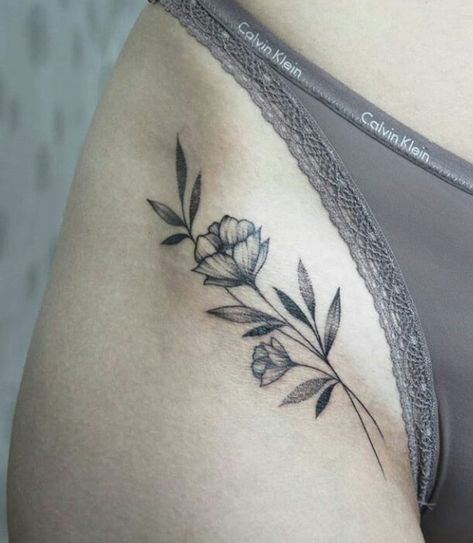 Pelvic Tattoos, Tato Mandala, Hip Tattoo Designs, Tattoos To Cover Scars, Hip Tattoos Women, Tattoo Feminina, Dainty Tattoos, Spine Tattoos, Elegant Tattoos