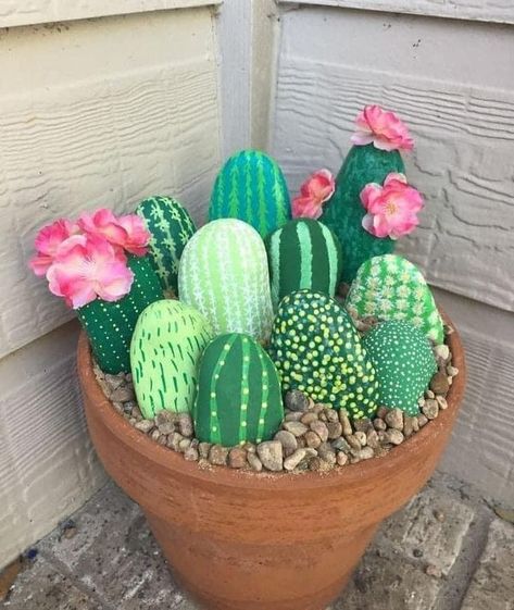 Cactus Rocks 🌵 what a cute idea!... - A girl and a glue gun Cactus Rocks, Cactus Rocks Painted, Rock Painting Cactus Ideas, Rock Painting Ideas Plants, Painted Rock Cactus Garden, Stone Painting Cactus Rock Art, Rock Cactus Garden Painted Stones, Diy Rock Art, Glue Gun