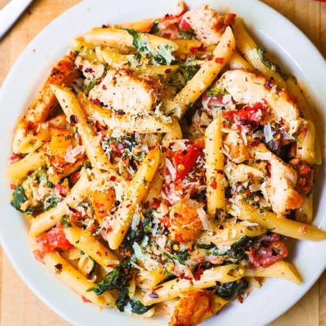 Chicken and Bacon Pasta with Spinach and Tomatoes in Garlic Cream Sauce - Julia's Album Quick N Easy Dinner Ideas, Pasta With Spinach And Tomatoes, Chicken And Bacon Pasta, Julia's Album, Pasta And Chicken, Chicken Bacon Pasta, Pasta With Spinach, Chicken And Bacon, Pasta Penne