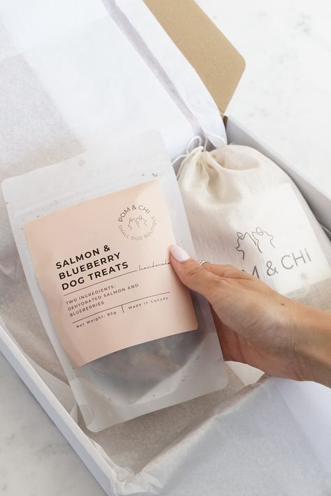 Aesthetic Packaging Food, Dog Biscuit Packaging Ideas, Homemade Dog Treat Packaging Ideas, Cute Dog Treat Packaging, Dog Treats Packaging Design, Dog Treat Logo Ideas, Small Dog Business Ideas, Pet Snack Packaging, Packaging Dog Treats