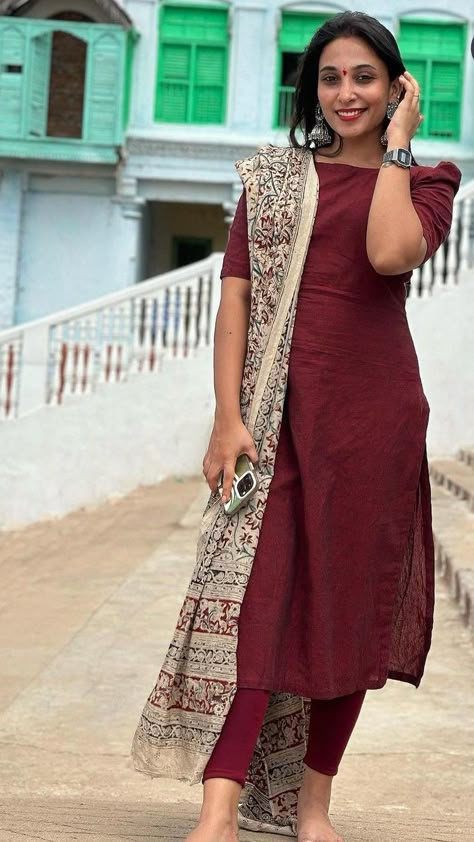 Professional Kurta For Women, Buddha Print Kurti Designs, Tie And Dye Frock Design, Cap Sleeve Kurti Designs, Office Dresses For Women Indian, Kameez Pant Designs, Cotton Kalamkari Kurtis, Kalamkari Salwar Designs, Office Indian Outfits Women