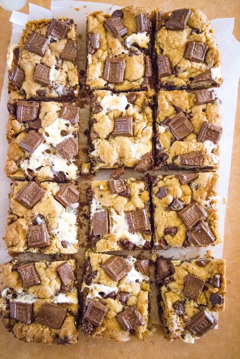 S’more Cookie Bar Recipe, S’mores Desert Ideas, S’mores Baked Goods, Oreo Smores Bars, Pinch Of Yum Smores Bars, Preppy Kitchen Smores Bars, S’mores Chocolate Chip Cookie Bars, S’mores Cookie Bars Recipe, Easy S’mores Bars