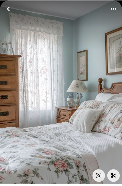 Canopy Bed Adults Bedroom, Pastel Blue Room Ideas, Antique Blue Bedroom, Cozy Bedroom Blue Walls, Floral Cottage Bedroom, Girly Adult Bedroom, Blue Cottage Bedroom, Small Cozy Bedroom Ideas, Bedroom Lilac