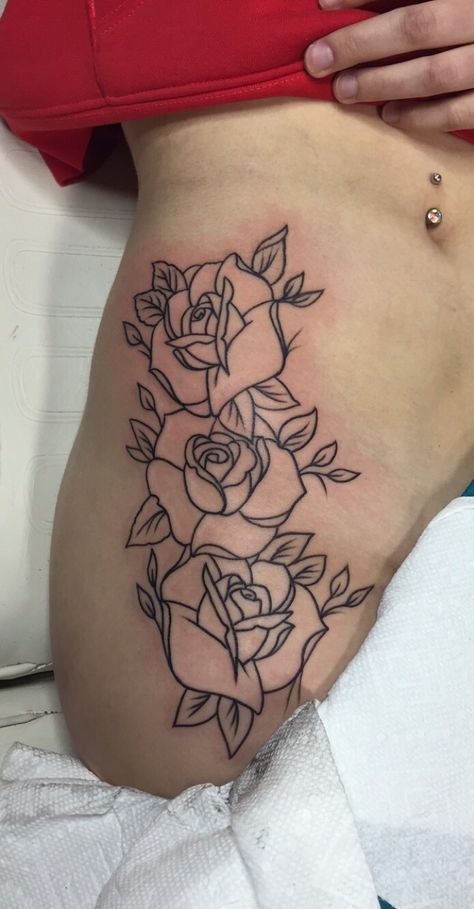 Rose Outline Tattoo, Rose Tattoo On Hip, Floral Hip Tattoo, Flower Hip Tattoos, Hip Tattoo Designs, Rose Tattoo Thigh, Rose Outline, Tattoo Shading, Hip Tattoos Women