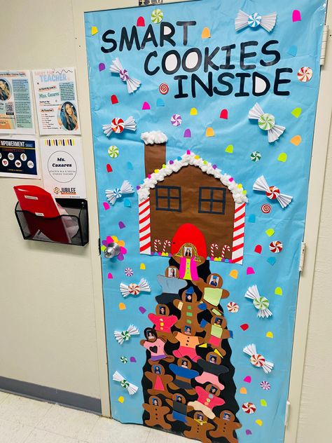 Smart Cookies Door Decoration, Gingerbread Themed Classroom Door, Gingerbread House Door Decorating Contest, Gingerbread Man Classroom Door, Gingerbread Man Door Decoration, Gingerbread Door Decorating Contest, Daycare Christmas Door Decorations, Gingerbread Door Decor, Gingerbread Door Decorations For School