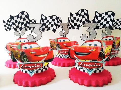 Disney Car Centerpieces Ideas, Cars Table Centerpiece, Lighting Mcqueen Centerpieces, Cars Centerpiece Ideas, Disney Cars Theme Party, Cars Theme Party, Car Centerpieces, Lightning Mcqueen Party, Disney Cars Theme